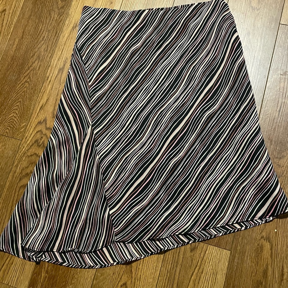 Y2K Rom Com Black & Pink Wavy Diagonal Striped A-Line Skirt Vintage Flowy